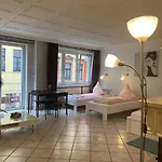 Shared Apartment, Friesenplatz *