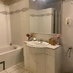 Shared Apartment, Friesenplatz