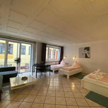 Shared Apartment, Friesenplatz Apartment