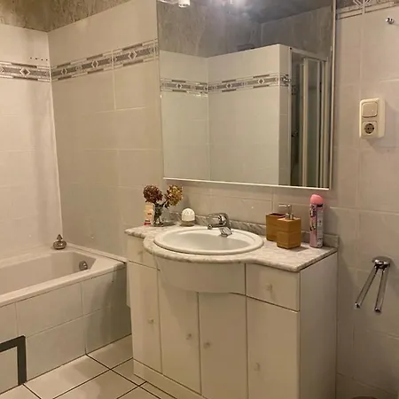 Shared Apartment, Friesenplatz