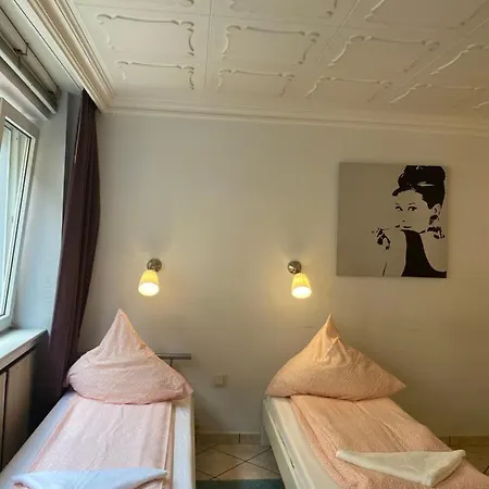 Shared Apartment, Friesenplatz Apartamento