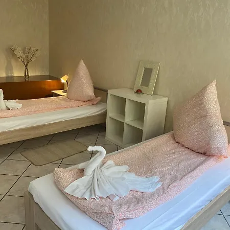 Shared Apartment, Friesenplatz *