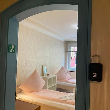 Shared Apartment, Friesenplatz * Colonia