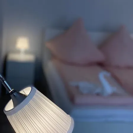 Shared Apartment, Friesenplatz * Colonia