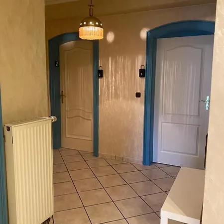 Shared Apartment, Friesenplatz Colonia