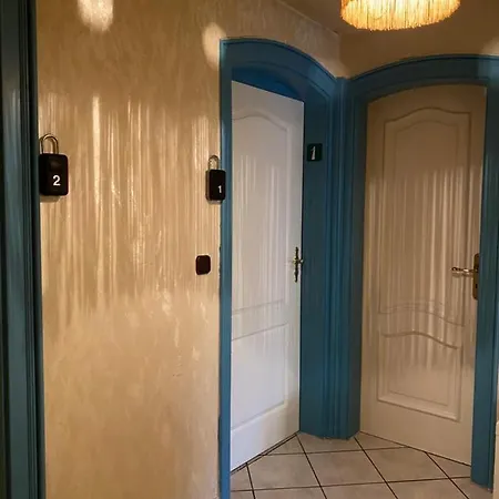 Shared Apartment, Friesenplatz Lägenhet