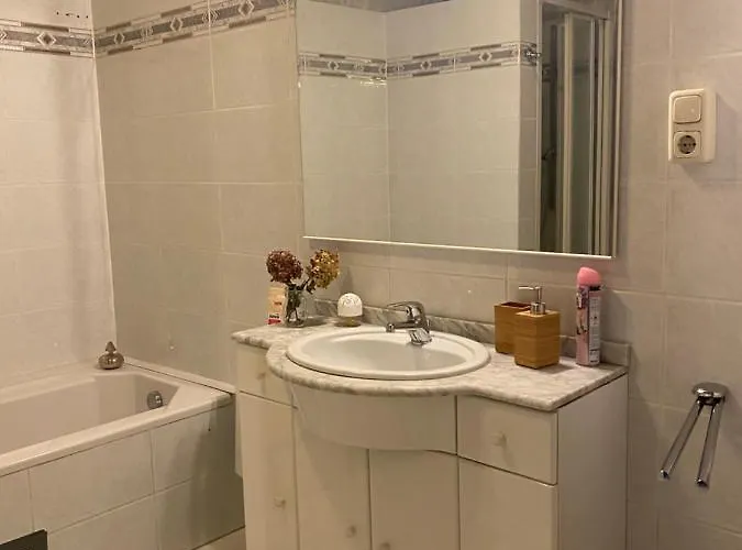 Shared Apartment, Friesenplatz