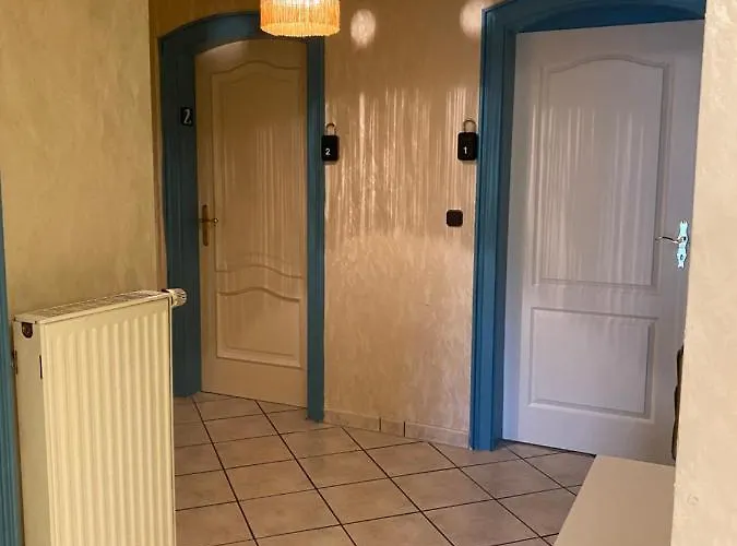 Shared Apartment, Friesenplatz קלן