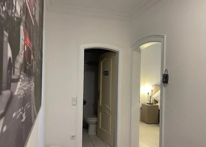 Shared Apartment, Friesenplatz Appartement