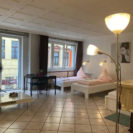 Shared Apartment, Friesenplatz *