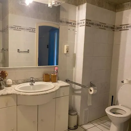 Shared Apartment, Friesenplatz 公寓 *