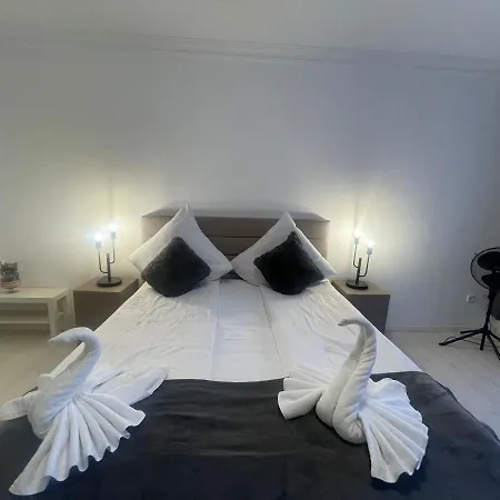 Shared Apartment, Friesenplatz 公寓 *