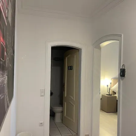 Shared Apartment, Friesenplatz Appartement